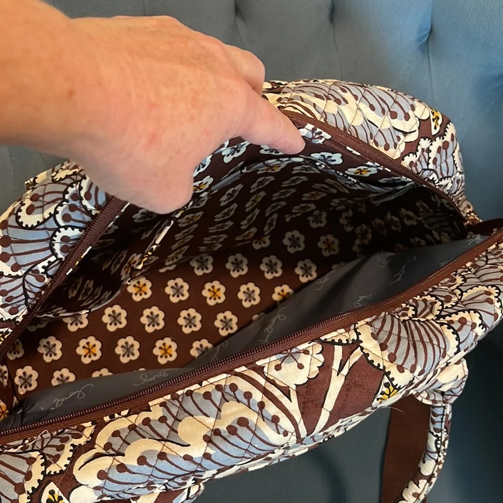 Vera Bradley computer bag approx size 17”x11.5x5.5”.